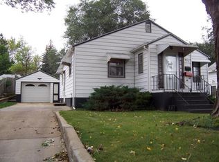 537 Sims St, Dickinson, ND 58601