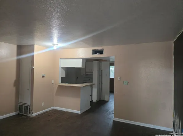 170 De Chantle APT 704, San Antonio, TX 78201