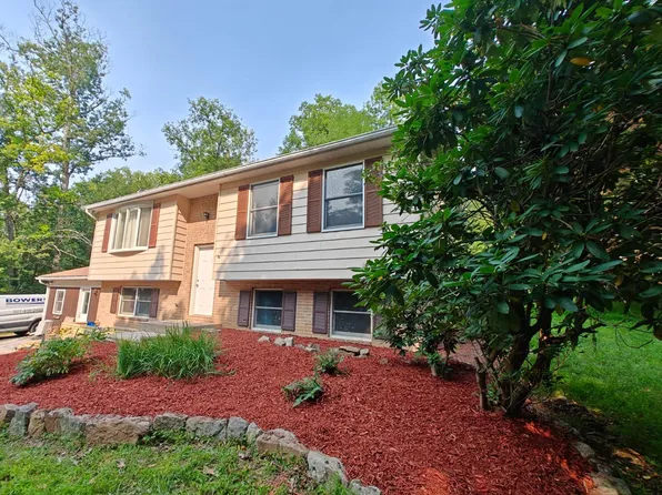 36 Snake Ln, Hedgesville, WV 25427