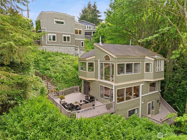 2114 Walnut Avenue SW, Seattle, WA 98116