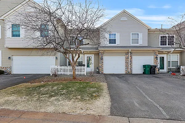 1915 Bluestem Ln