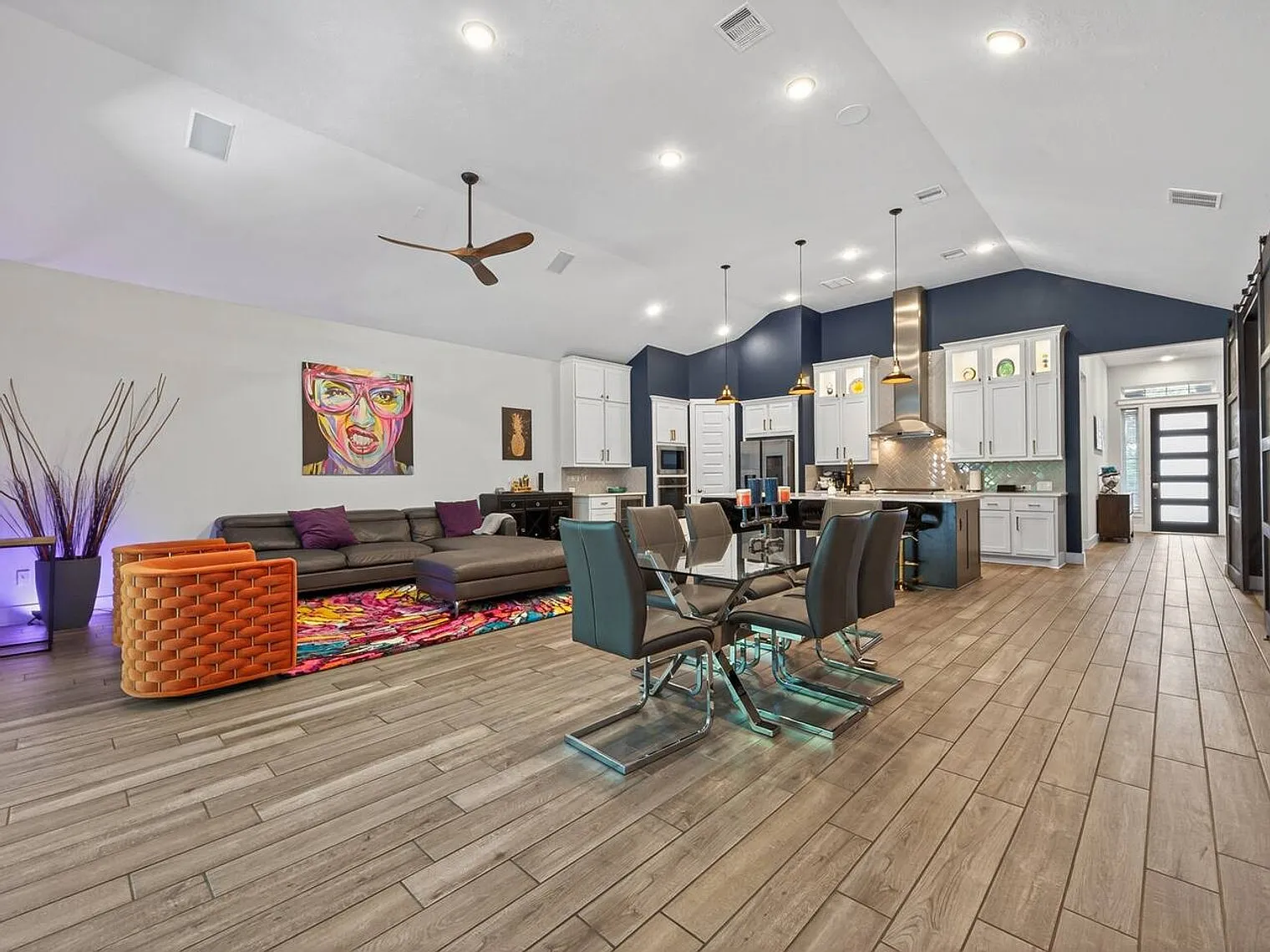 3 bed, 2.0 bath, 2863 sqft, $6,343 — Photo 1