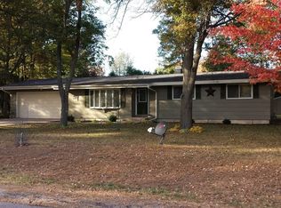 1820 Green Tree Dr, Plover, WI 54467