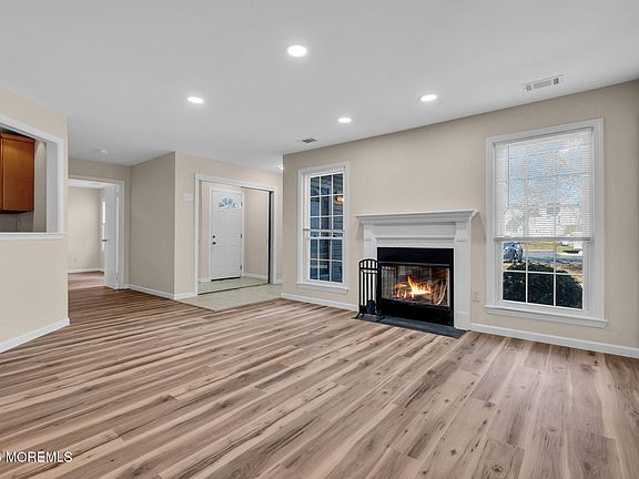 4th image of 435 Hancock Pl