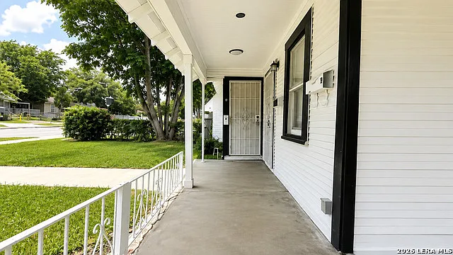 1319 Leal St #A — Photo 12
