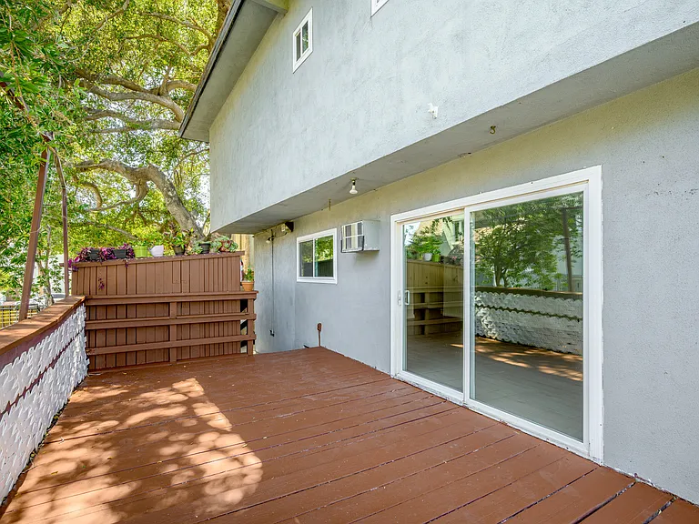 2116 E Chevy Chase Dr #C — Photo 28