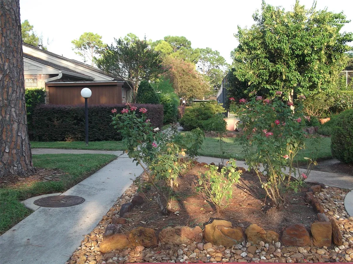 Building Photo - 8801 Hammerly Blvd #1606