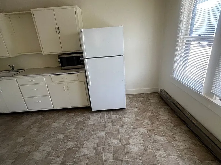 548 W Bonneville St — Photo 4
