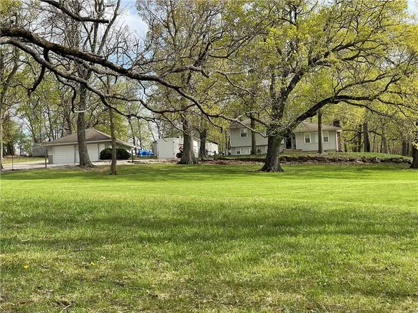 15505 E 241st St, Peculiar, MO 64078