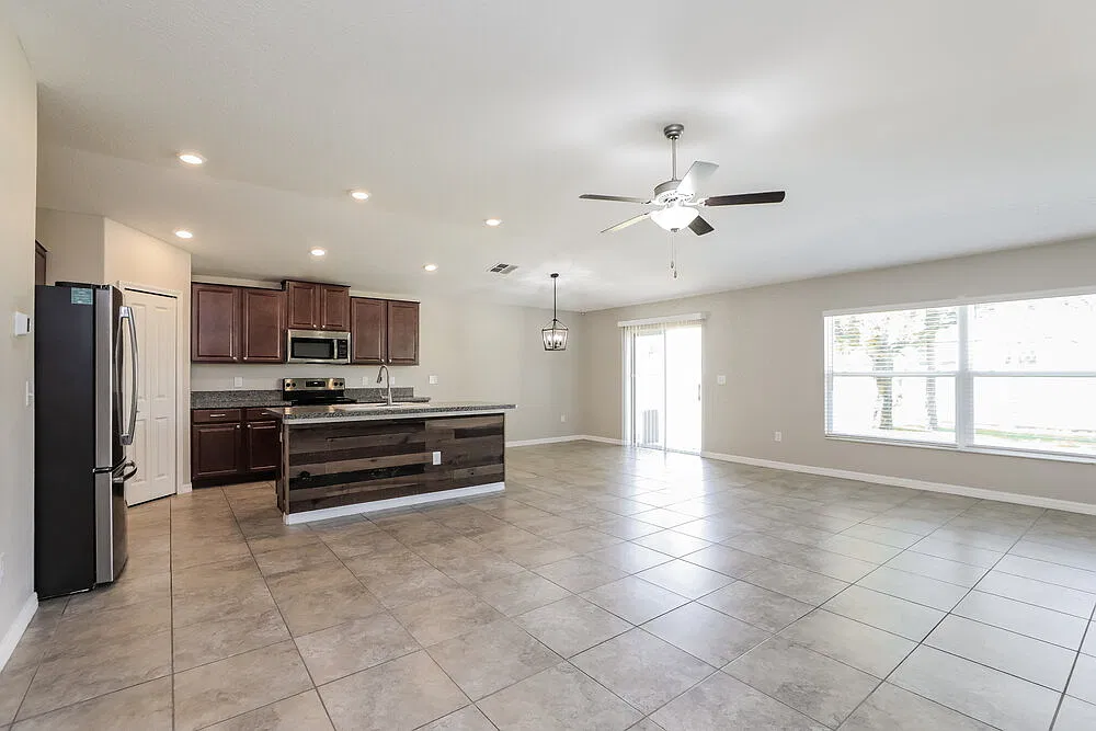 4 bed, 2.0 bath, 1935 sqft, $3,890 — Photo 3