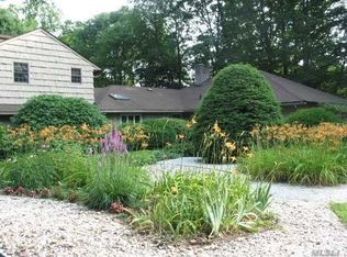 24 Westbrook Rd, Great Neck, NY 11024