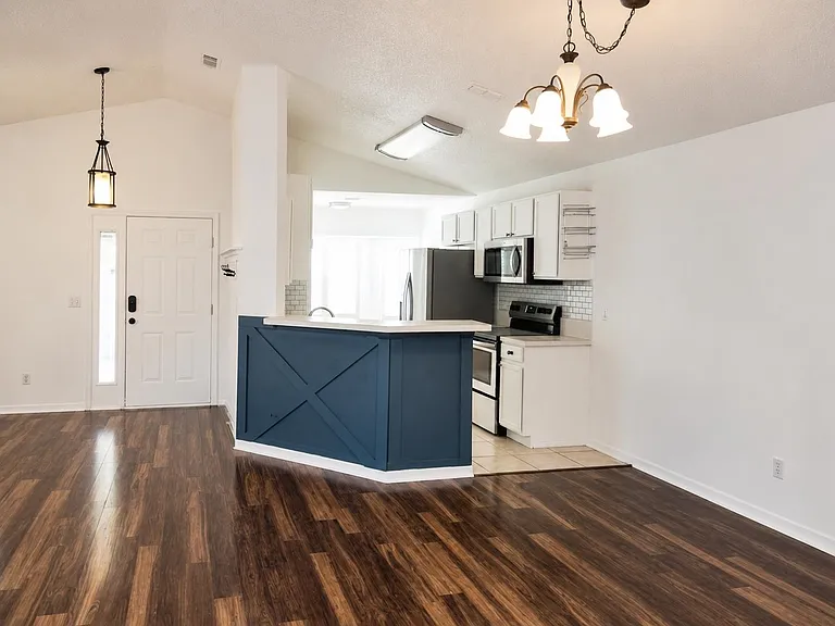 405 Island View Cir — Photo 10