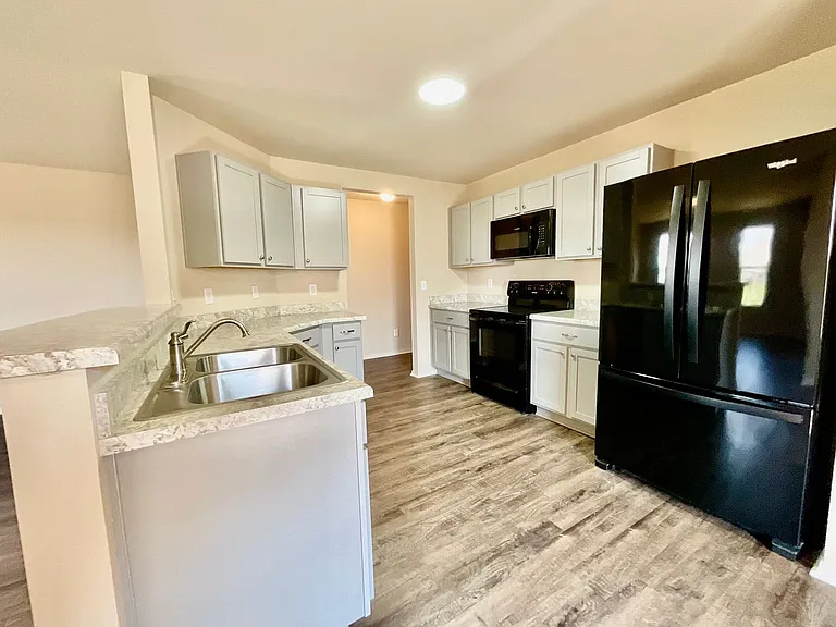 4401 Olympic Dr — Photo 8