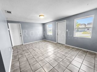 6617 Warwick Cir, Fort Myers, FL 33919