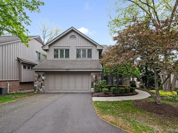 4822 Hidden Ln, West Bloomfield, MI 48323