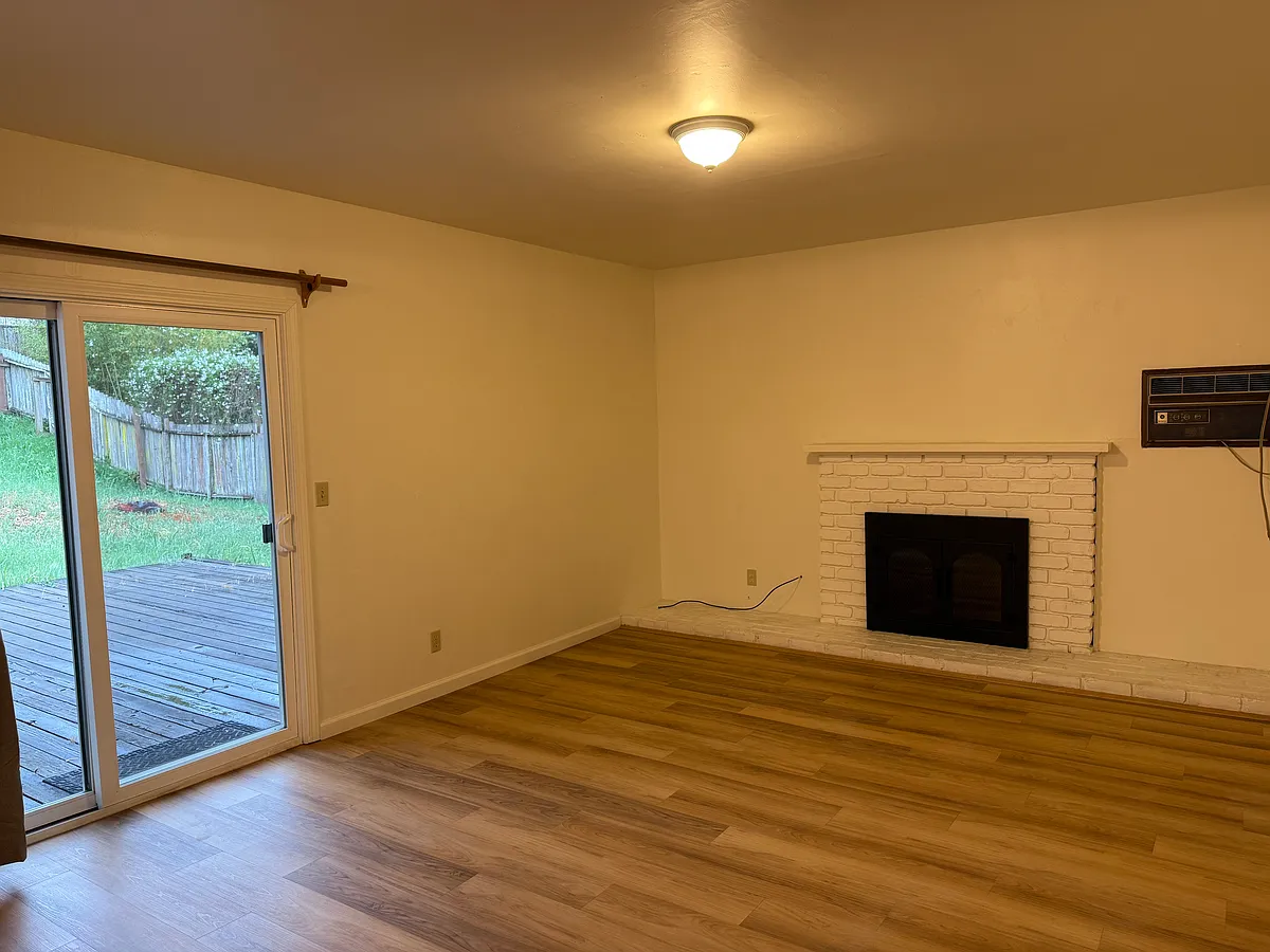 Building Photo - 127 S Navarra Dr