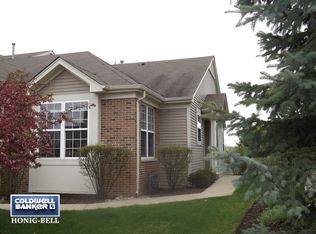 39 Regent Dr, Gilberts, IL 60136