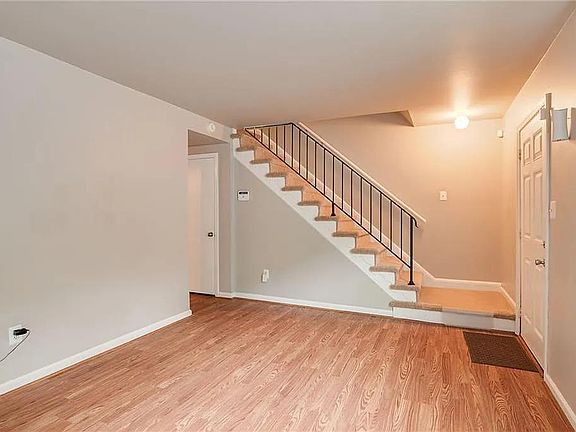 5th image of 410 Savage Dr Unit B