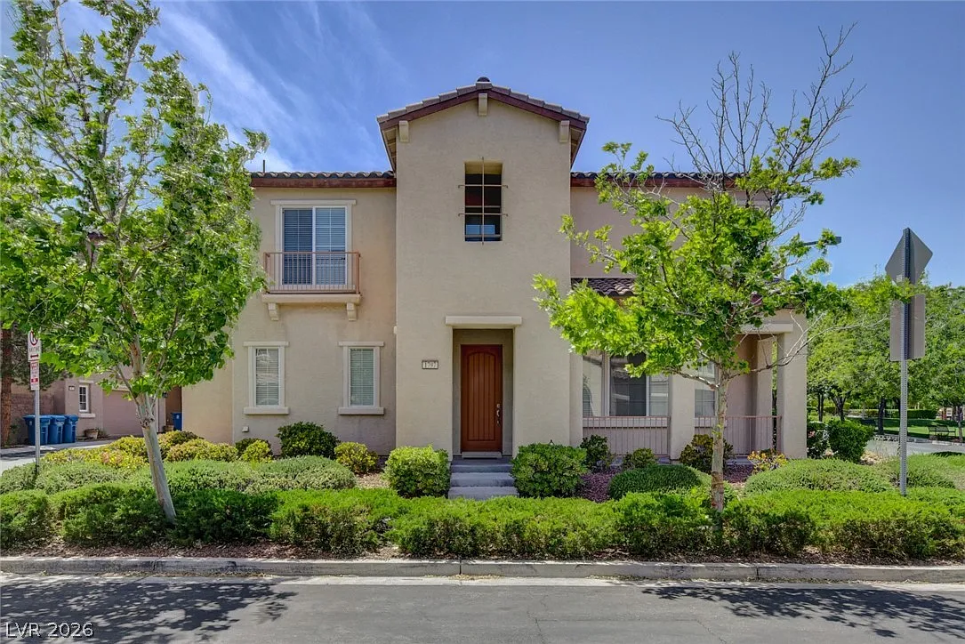 3 bed, 2.5 bath, 1942 sqft, $2,495 — Photo 1