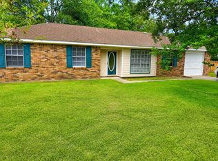 7205 Greenbriar St, Ocean Springs, MS 39564