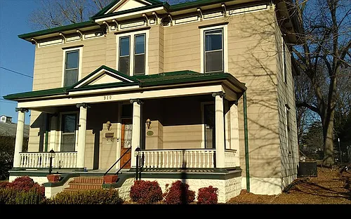 910 Paxton St Photo 1