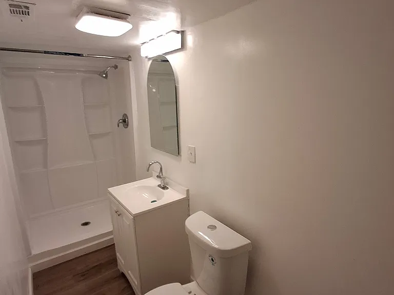 379 W Stewart St — Photo 11