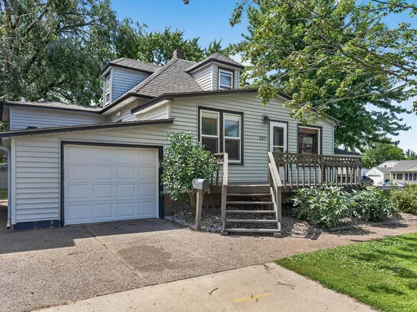 220 N Chestnut St, Belle Plaine, MN 56011