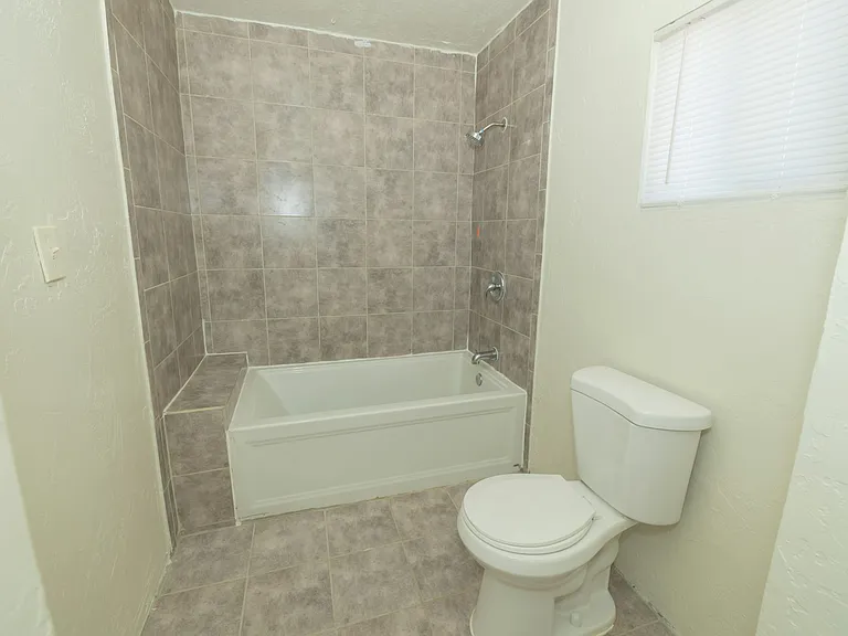 1181 W 8th Pl #2 — Photo 9