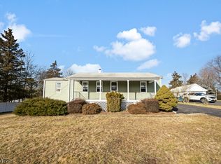 7 Mullen Rd, Whitehouse Station, NJ 08889
