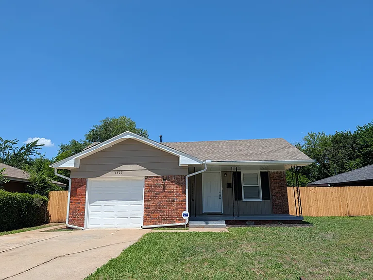 1825 Meyers Pl — Photo 1