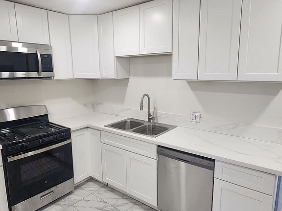 2nd image of 4025 Inglewood Blvd #5