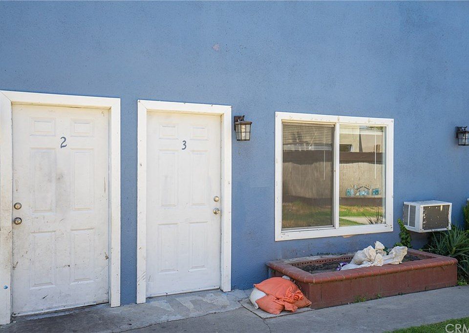 2nd image of 4722 Canoga St