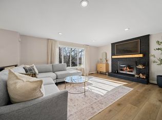 27 Hyacinth Drive, Nashua, NH 03062