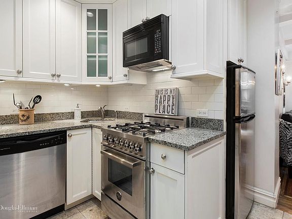 3rd image of 20 W 72nd St #202A