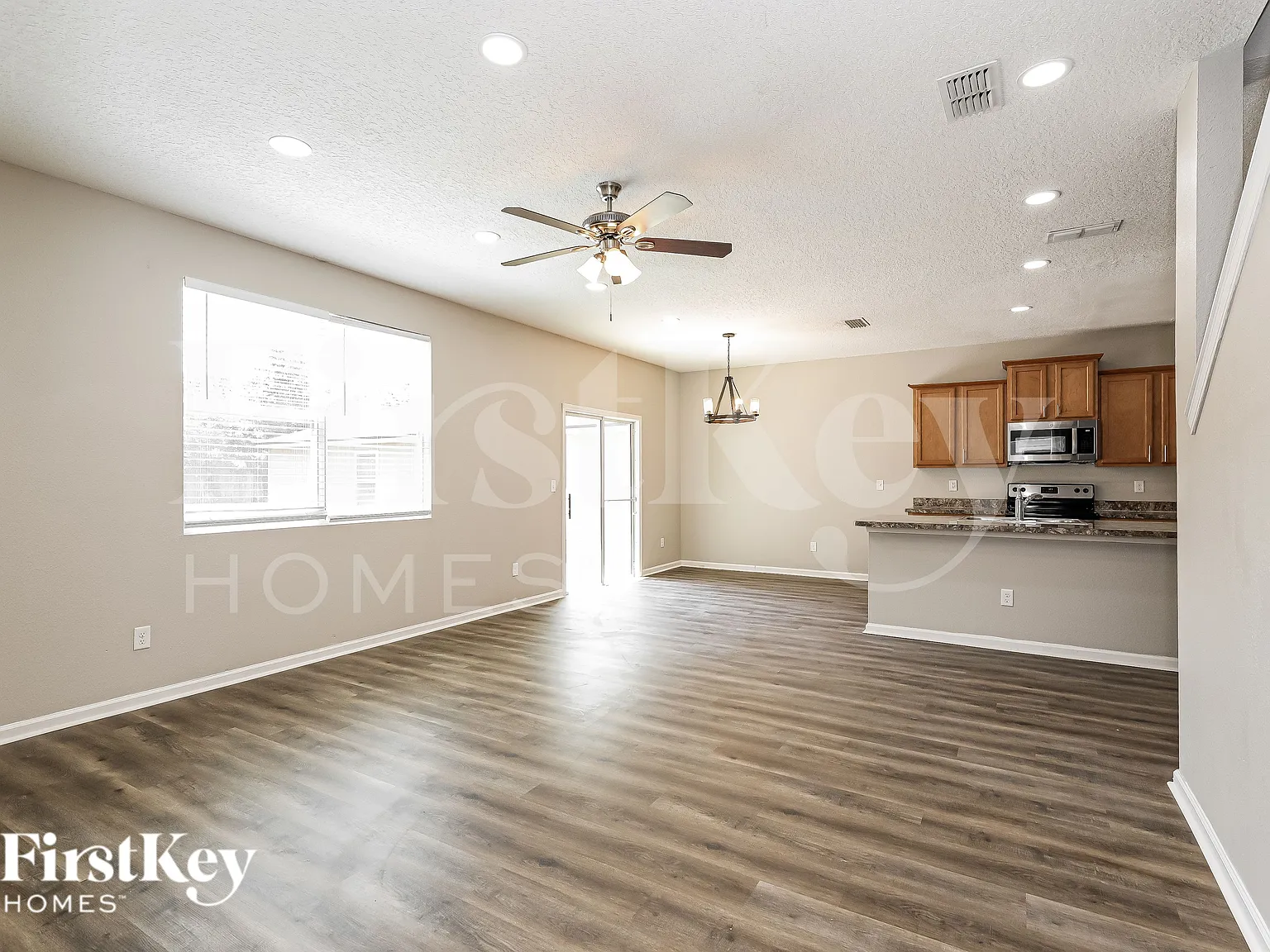 5 bed, 3.0 bath, 2556 sqft, $2,405 — Photo 2