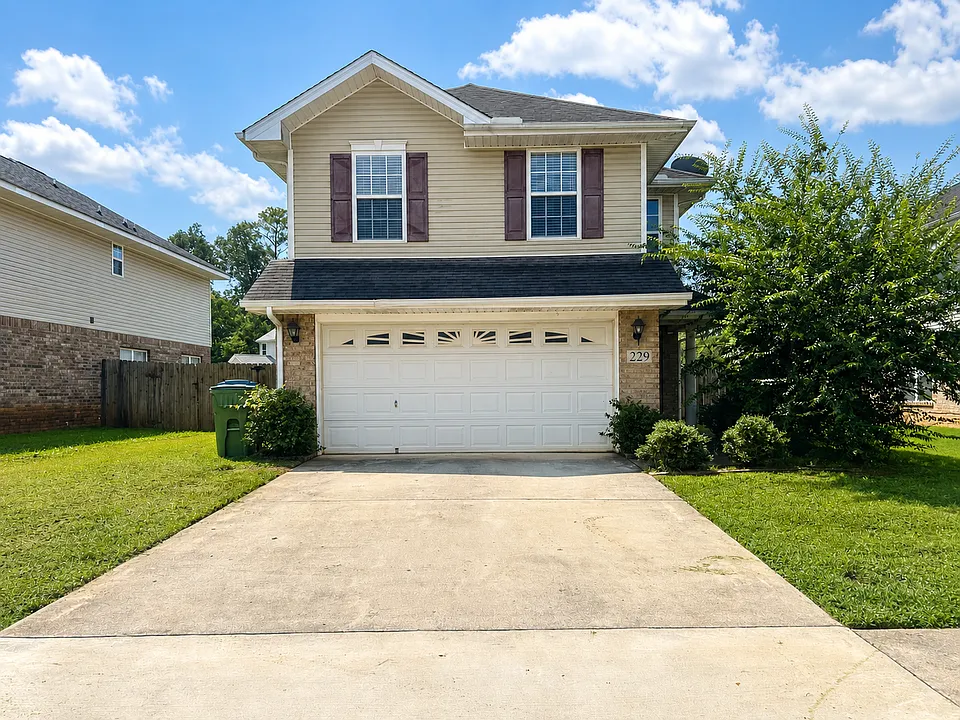 229 Shadow Ct SW