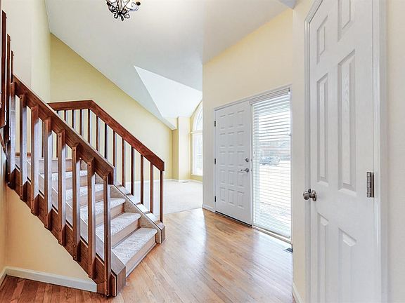 5th image of 8274 Meadowlark Dr
