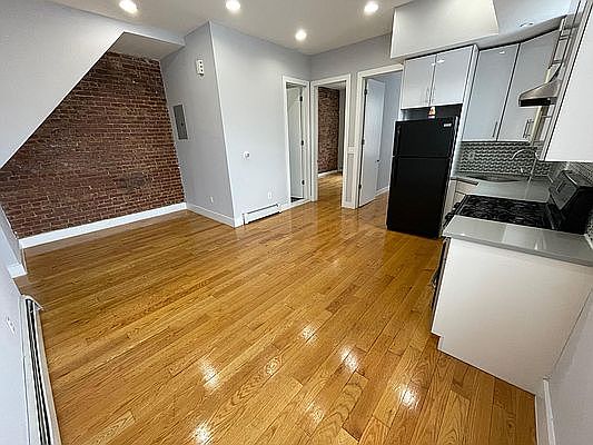2nd image of 361 Vernon Ave #2X