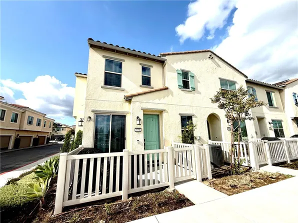 979 W Clover Ave, Rialto, CA 92376
