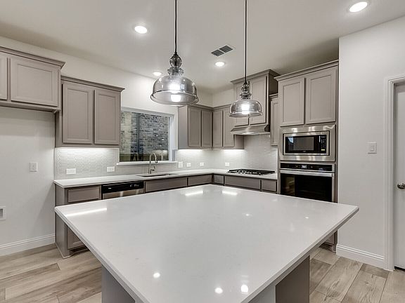 2516_swallowtail_street_6020468_009-1920x1080