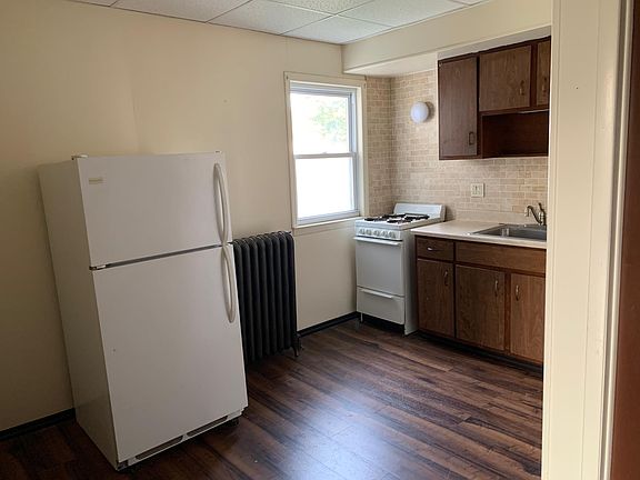 2nd image of 380 Oliver St #2
