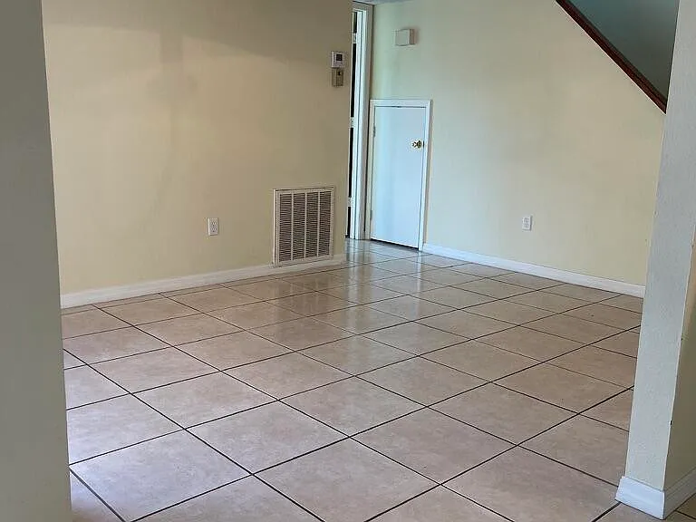 1495 Malibu Cir NE #102 — Photo 11