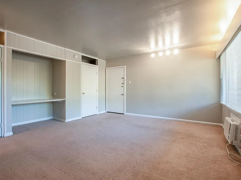 123 N Polk St #14 — Photo 5