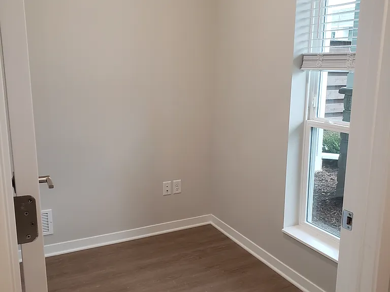 Lower-level bonus room