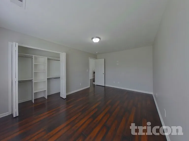 4715 Abercromby St — Photo 15