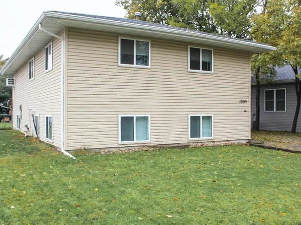 1305 16 1/2 St S, Fargo, ND 58103