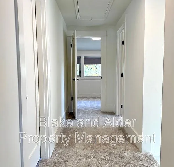 3556 NE Sandy Blvd — Photo 16