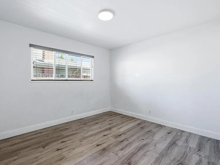 6552 N Augusta St — Photo 22