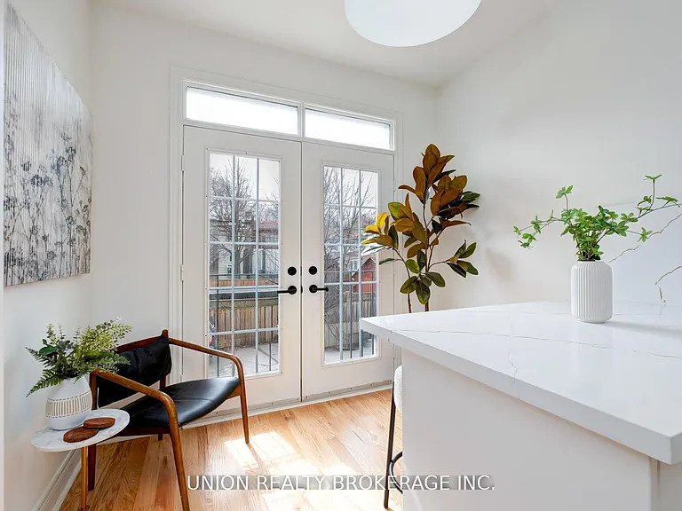 59D Woodbine Ave — Photo 3