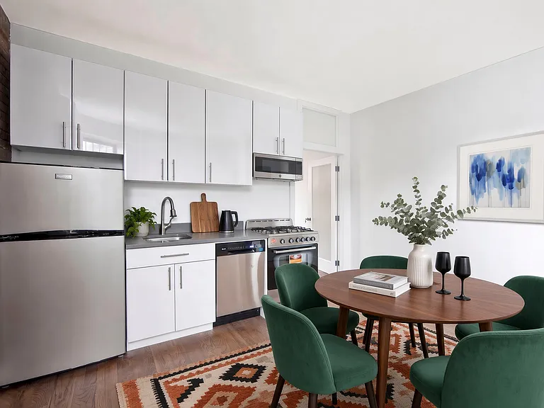 329 E 6th St #5 — Photo 3